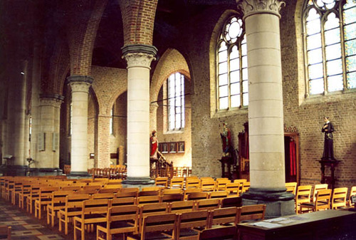 Kortemark Esenstraat zonder nummer interieur van de Sint-Dionysiuskerk