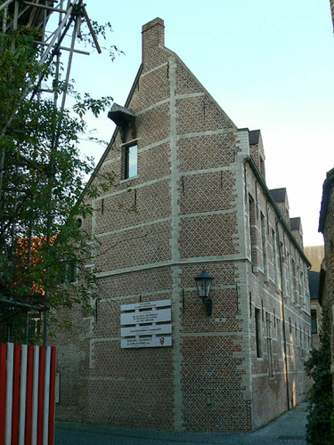 Mechelen Begijnenkerkhof 6