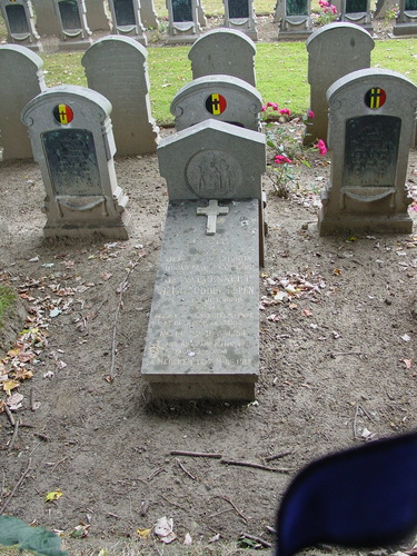 West-Vleteren: Belgische Begraafplaats: Graf de Waepenaert (privé)