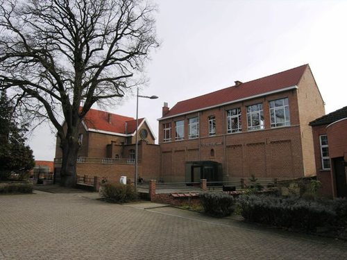 Klooster met schoolgebouwen
