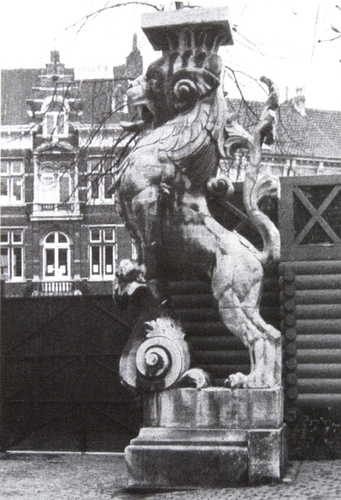 Antwerpen Koningin Astridplein 26 - Dierentuin Leeuw aan uitgang