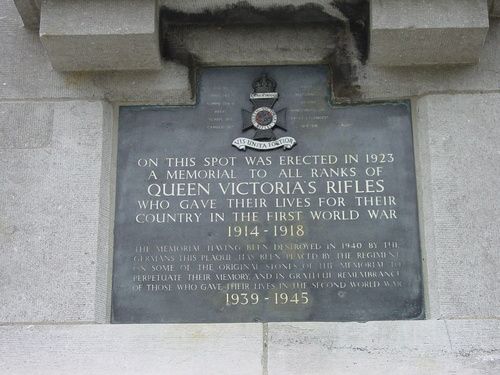 Zillebeke: Hill 60: Gedenksteen Queen Victoria Rifles: detail