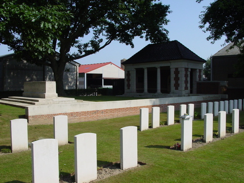 Vlamertinge: Vlamertinghe New Military Cemetery: Stone of Remembrance