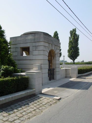 Vlamertinge: Brandhoek New Military Cemetery No 3: straatzijde