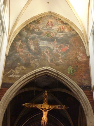 Sint-Truiden Kerk Onze-Lieve-Vrouw Hemelvaart muurschildering op triomfboog