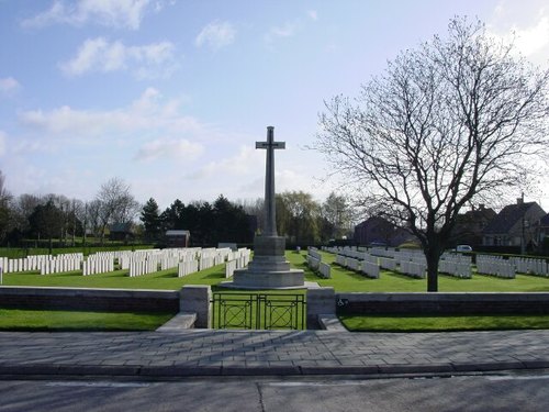 Ieper: Duhallow ADS Cemetery: toegang