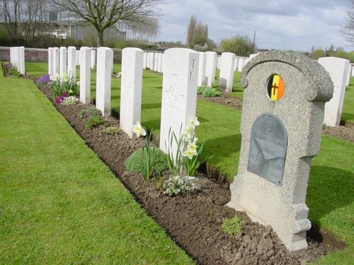 St-Jan: White House Cemetery: Belgisch graf