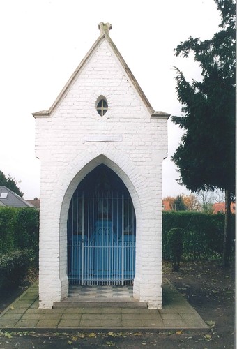 Kruishoutem Lozerstraat 16B Kerkhof Onze-Lieve-Vrouw van Lourdeskapel