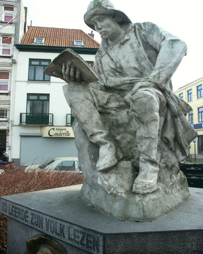 Blankenberge de Smet de Naeyerlaan zonder nummer standbeeld Hendrik Conscience