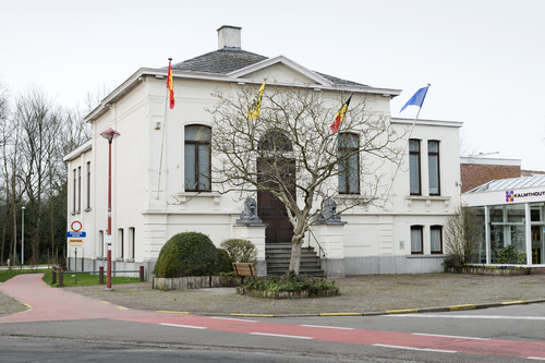 Foto van Gevels en bedaking van het oude deel van het gemeentehuis in Kalmthout