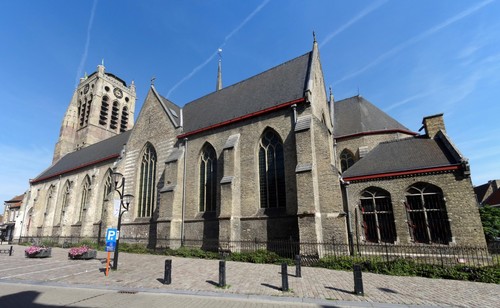 Veurne Sint-Niklaasplaats zonder nummer Zuidzijde van de Sint-Niklaaskerk