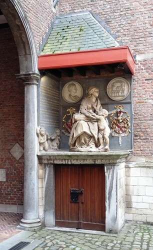 Antwerpen Lange Gasthuisstraat 33 allegorische beeldengroep