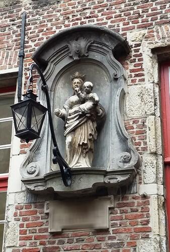 Antwerpen Lange Gasthuisstraat 33 binnenplaats madonna