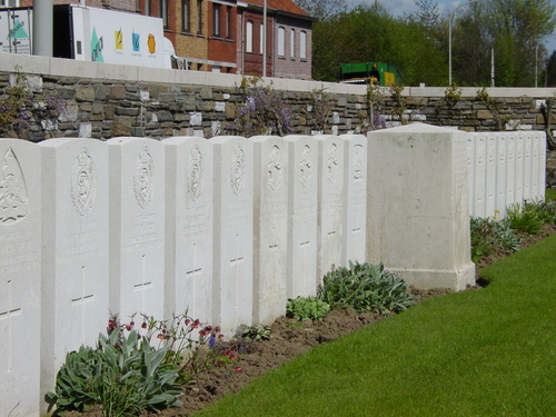 Ieper: Menin Road South Military Cemetery: Kiplingstone