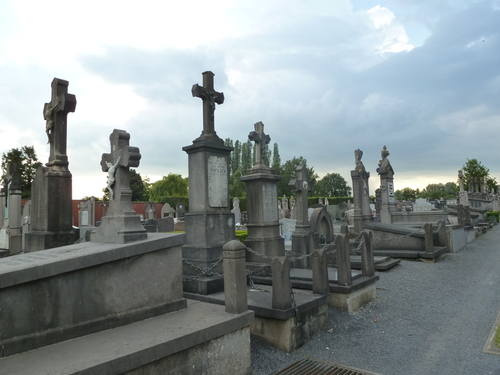 Zonnebeke Zonnebeke BP Roeselarestraat begraafplaats&crypte (3)
