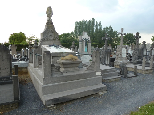 Zonnebeke Zonnebeke BP Roeselarestraat begraafplaats&crypte (6)