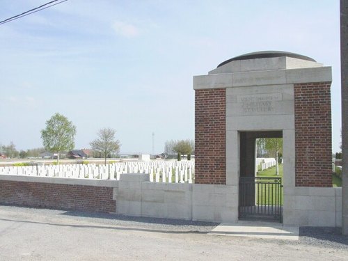 Proven: Mendinghem British Cemetery: toegang en stone of remembrance