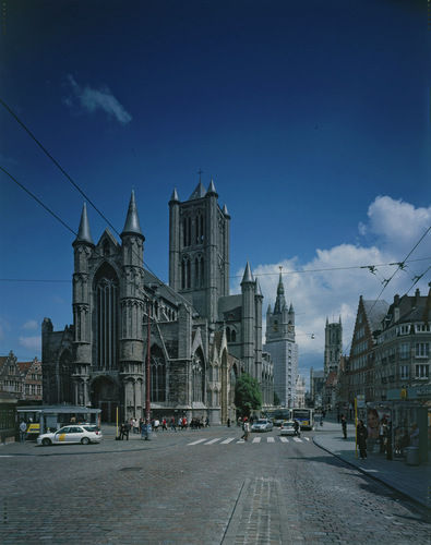 Zicht op de drie torens: Sint-Niklaaskerk, Belfort en Sint-Baafskathedraal