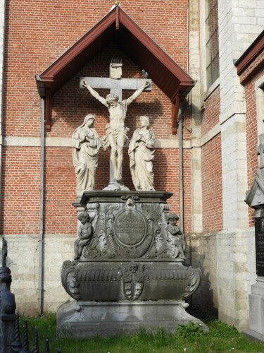 Parochiekerk Sint-Amands met kerkhof