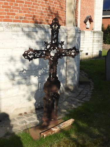 Parochiekerk Sint-Amands met kerkhof