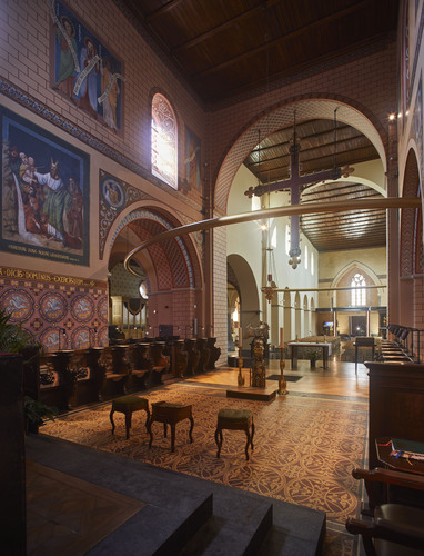 Parochiekerk Sint-Odulphus met sacristie en kloostergang